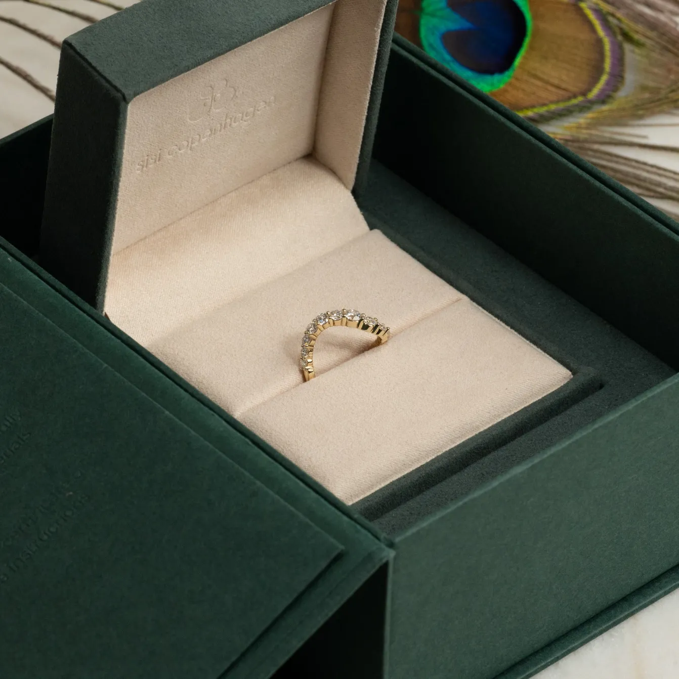 GRADUATING CURVED DIAMOND RING - 1.2ct - YG