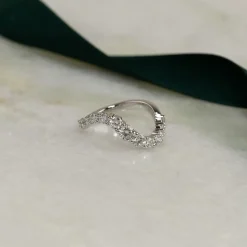 GRADUATING CURVED DIAMOND RING - 1.2ct - WG