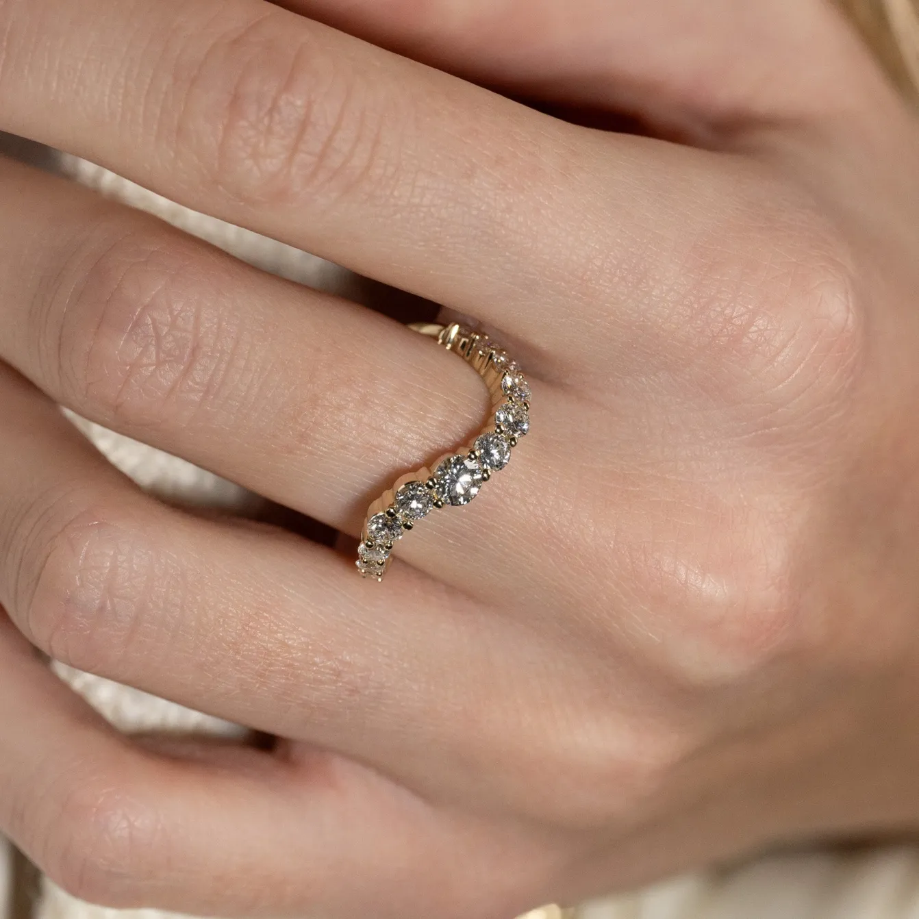 GRADUATING CURVED DIAMOND RING - 1.2ct - YG