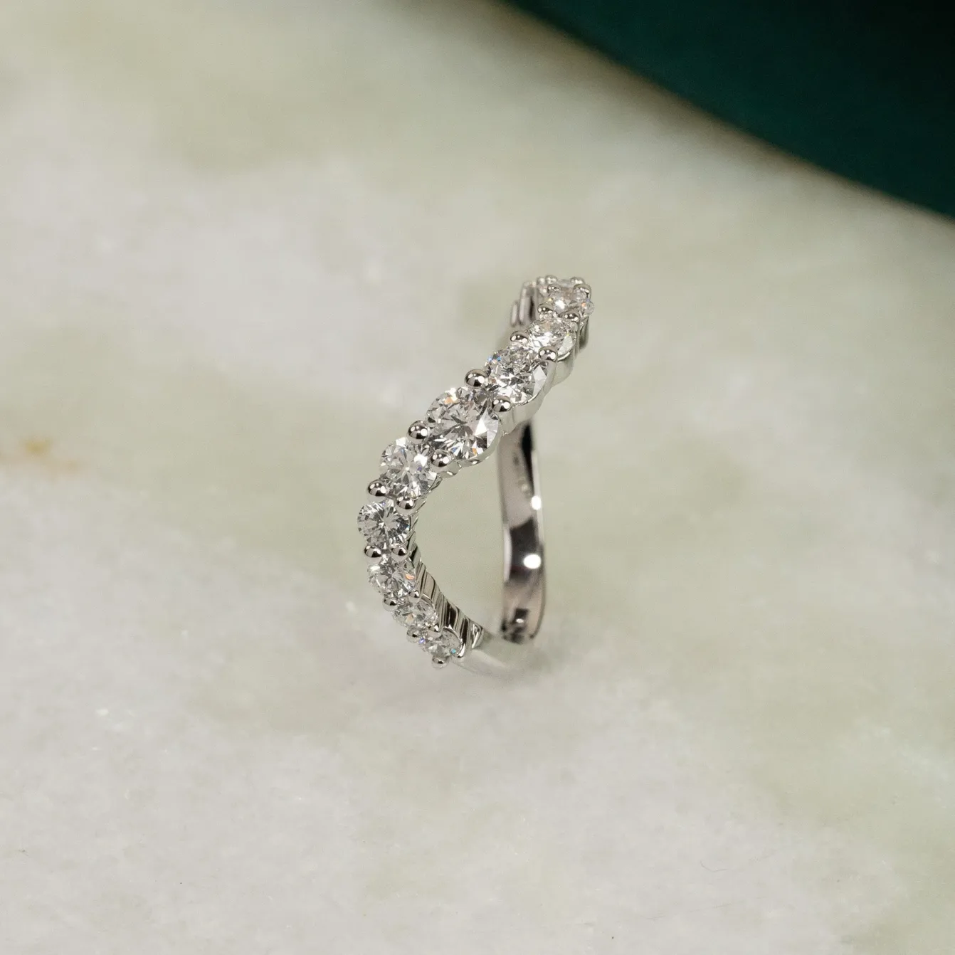 GRADUATING CURVED DIAMOND RING - 1.2ct - WG
