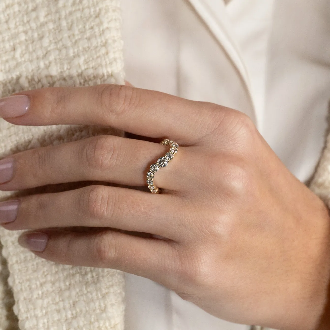 GRADUATING CURVED DIAMOND RING - 1.2ct - YG