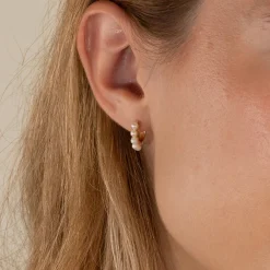 GUDNARE MEDIUM PEARL SOLID GOLD EARRING