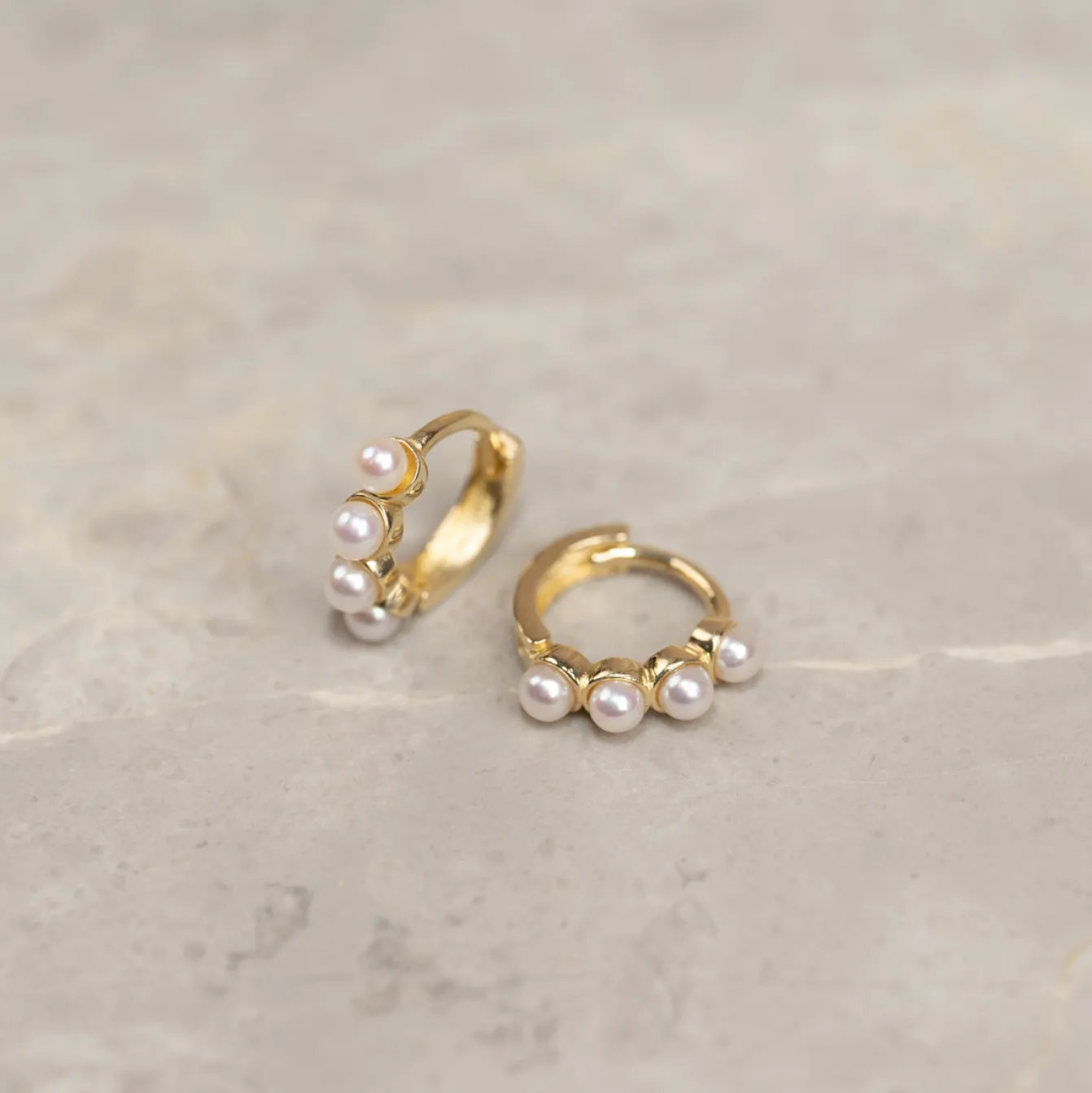 GUDNARE MINI PEARL SOLID GOLD EARRING
