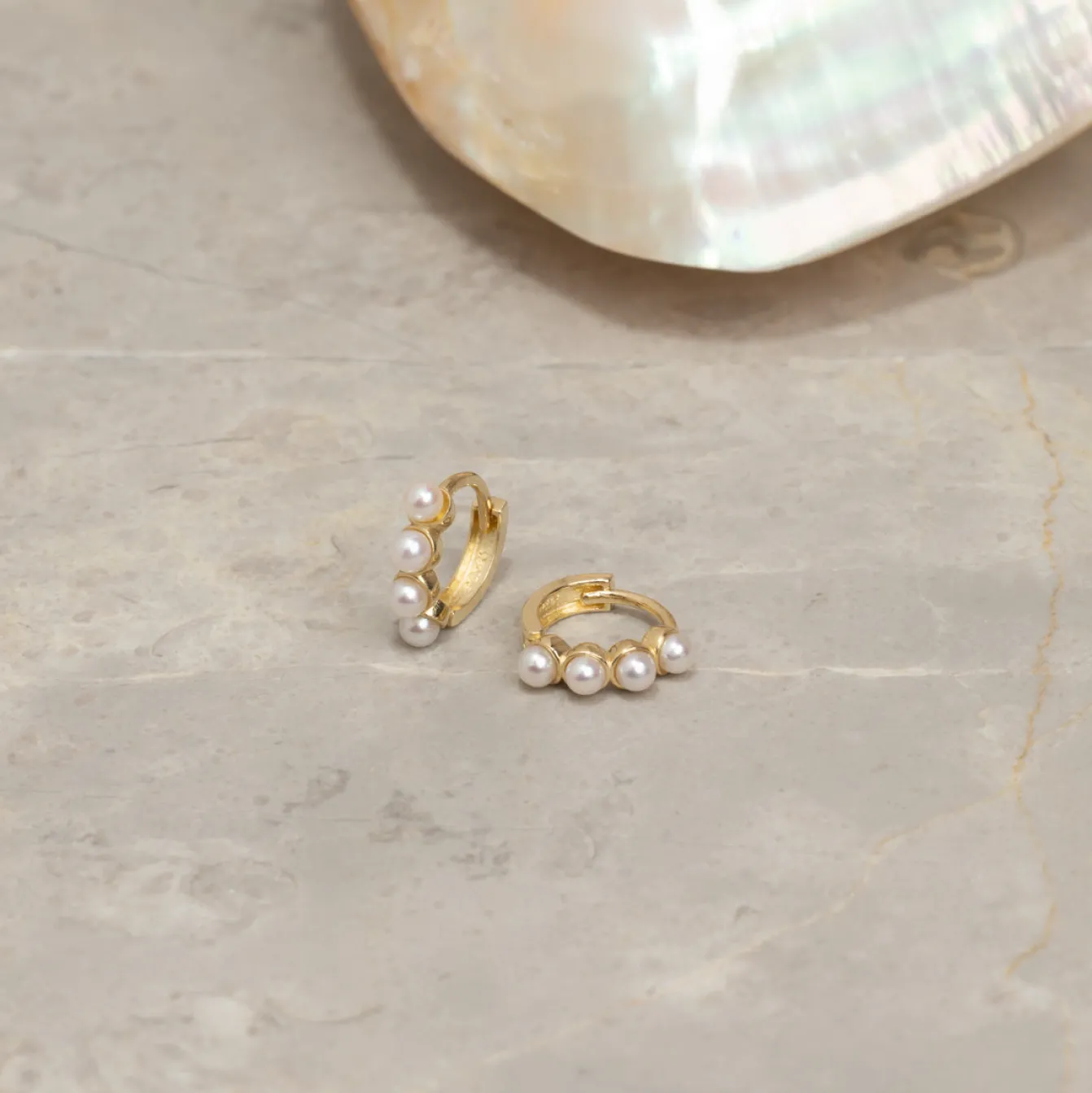 GUDNARE MINI PEARL SOLID GOLD EARRING