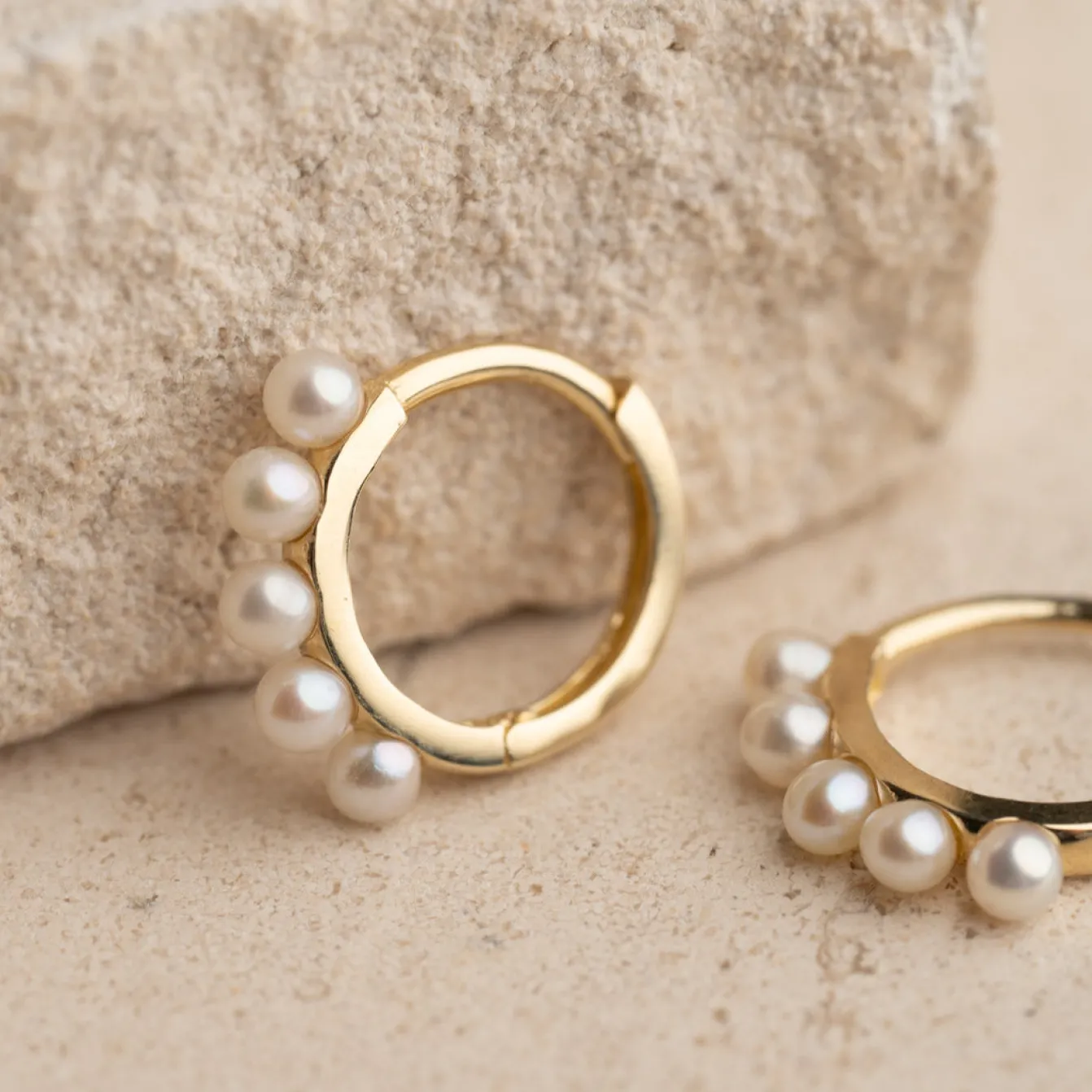 GUDNARE SMALL PEARL SOLID GOLD EARRING