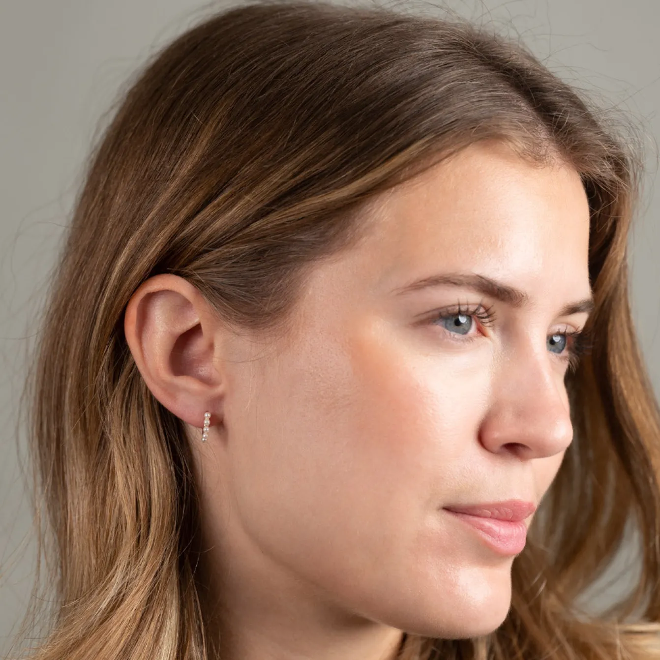 GUDNARE SMALL PEARL SOLID GOLD EARRING