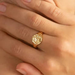 Guldring med struktur til kvinder | Rå og elegante smykker