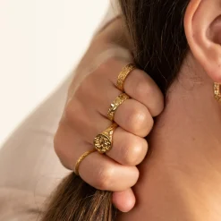 Guldring med struktur til kvinder | Rå og elegante smykker