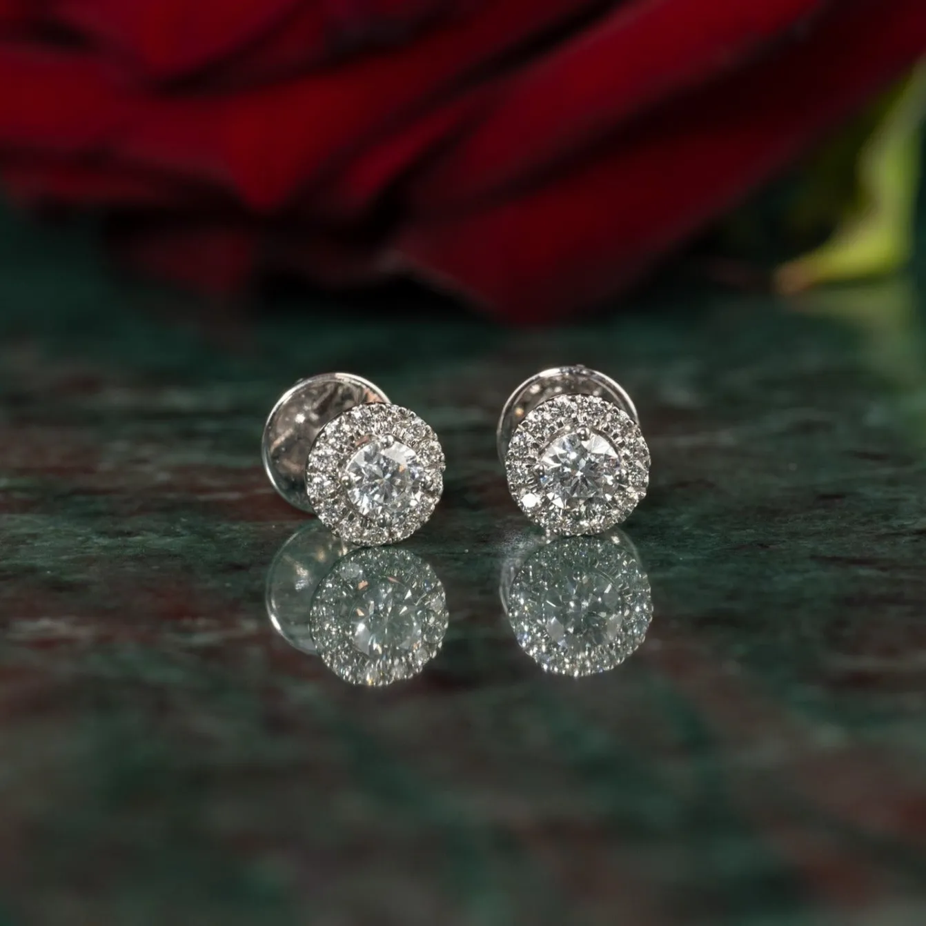 HALO DIAMOND STUD EARRING - 0.65ct - WG