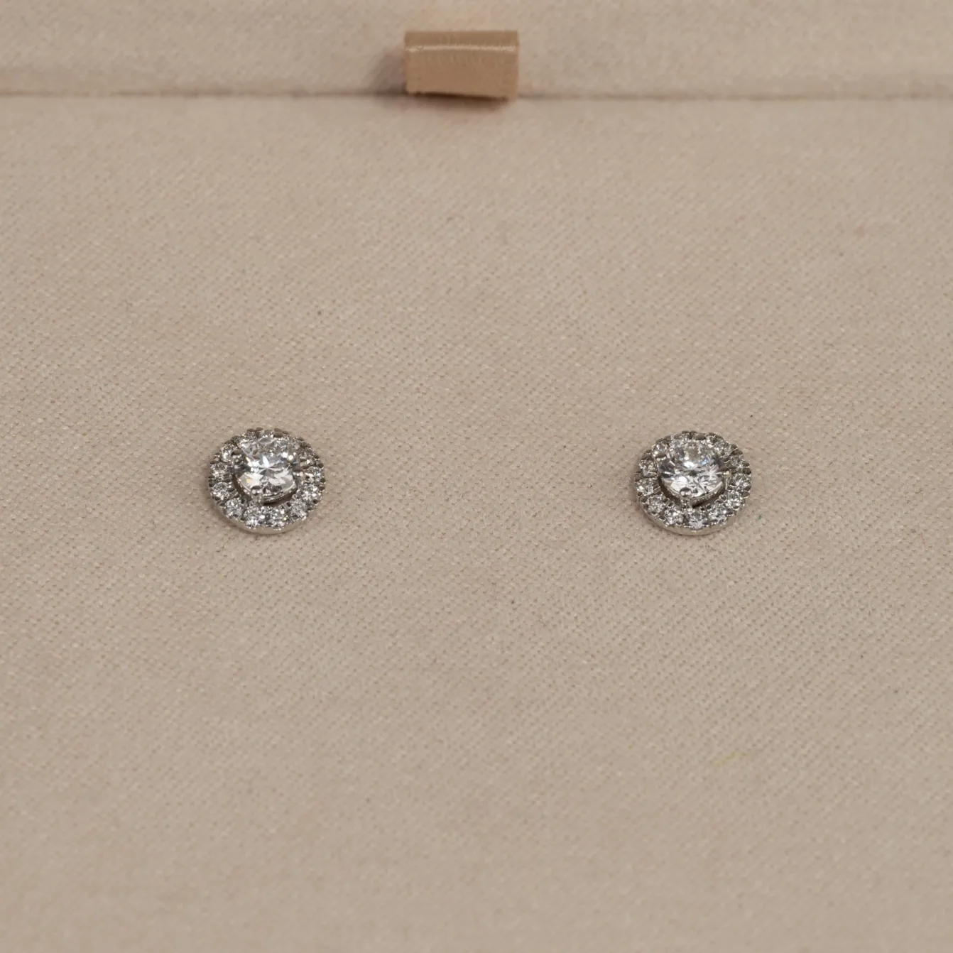HALO DIAMOND STUD EARRING - 0.65ct - WG