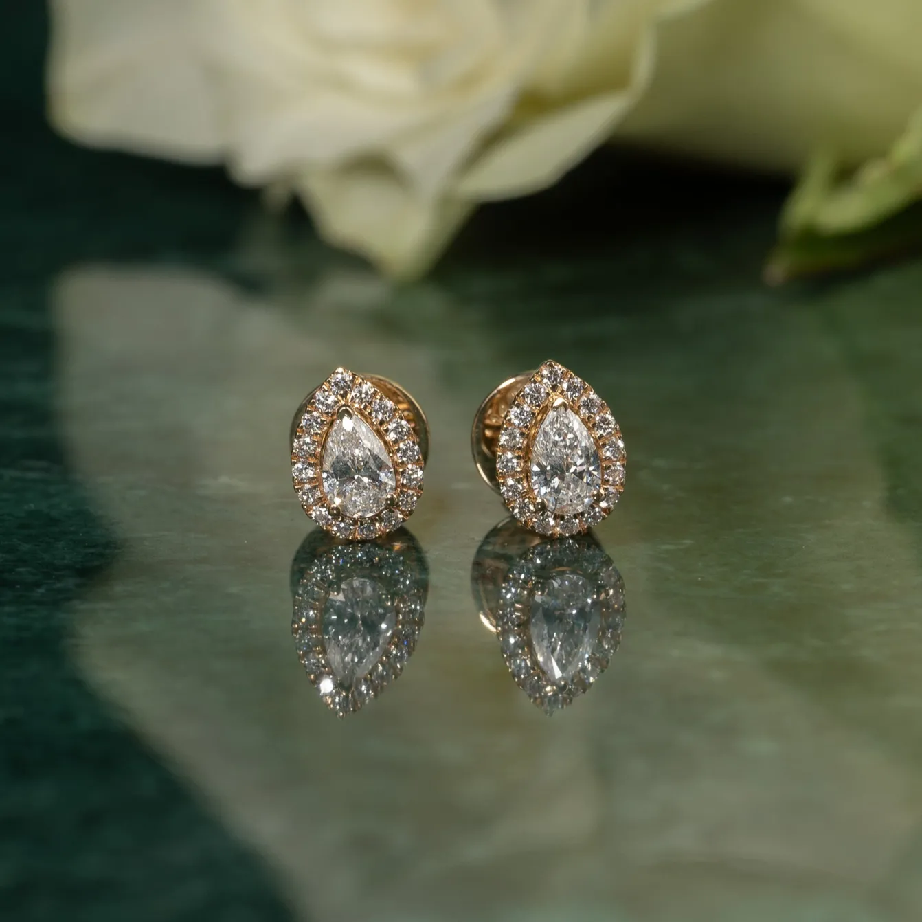 HALO PEAR DIAMOND STUD EARRING - 0.7ct - YG