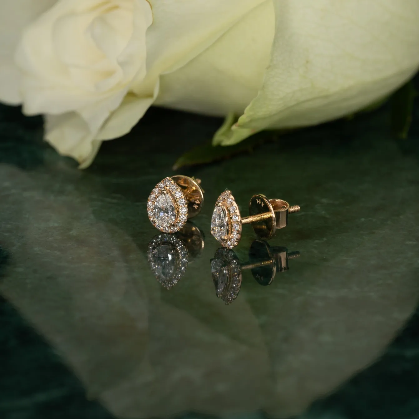 HALO PEAR DIAMOND STUD EARRING - 0.7ct - YG