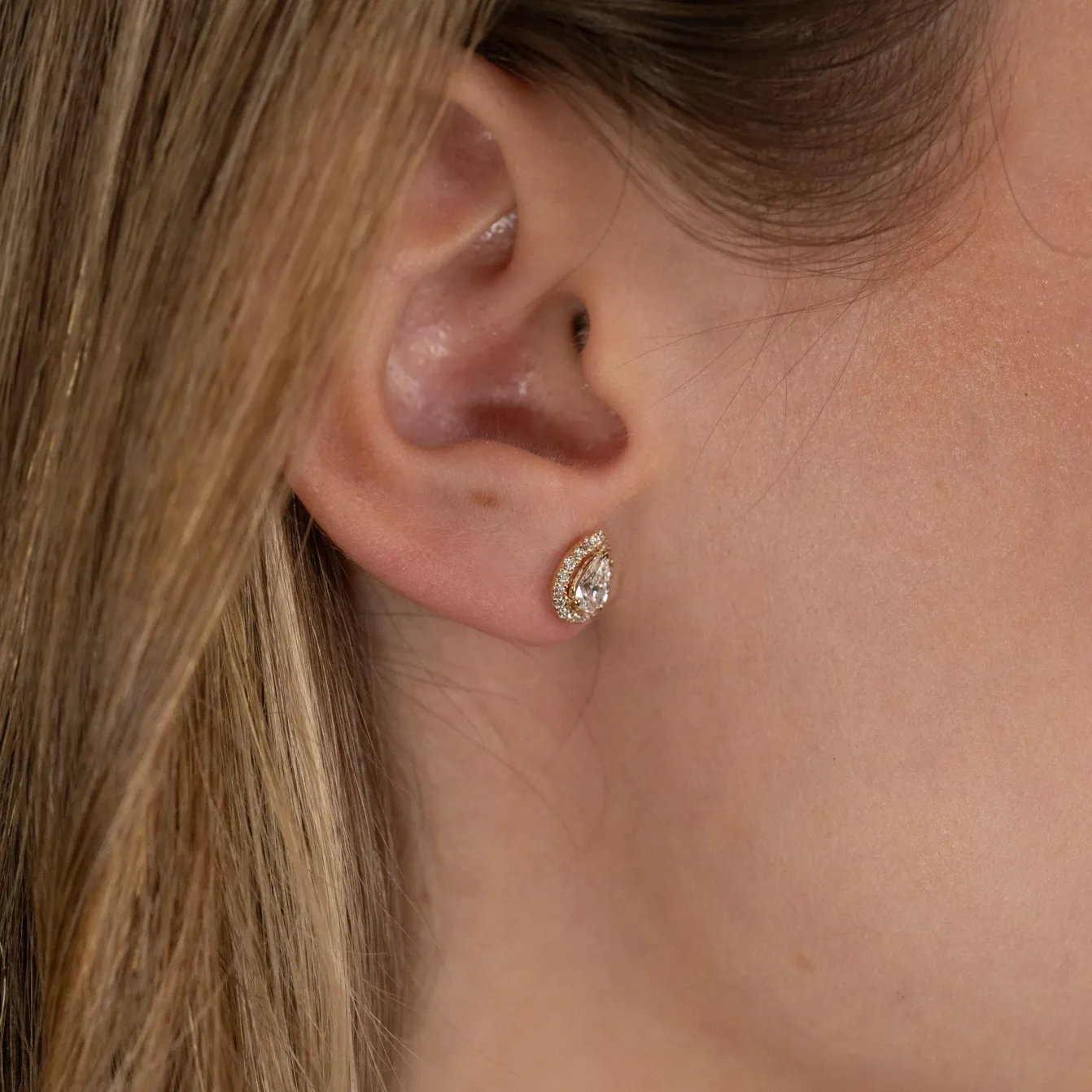 HALO PEAR DIAMOND STUD EARRING - 0.7ct - YG