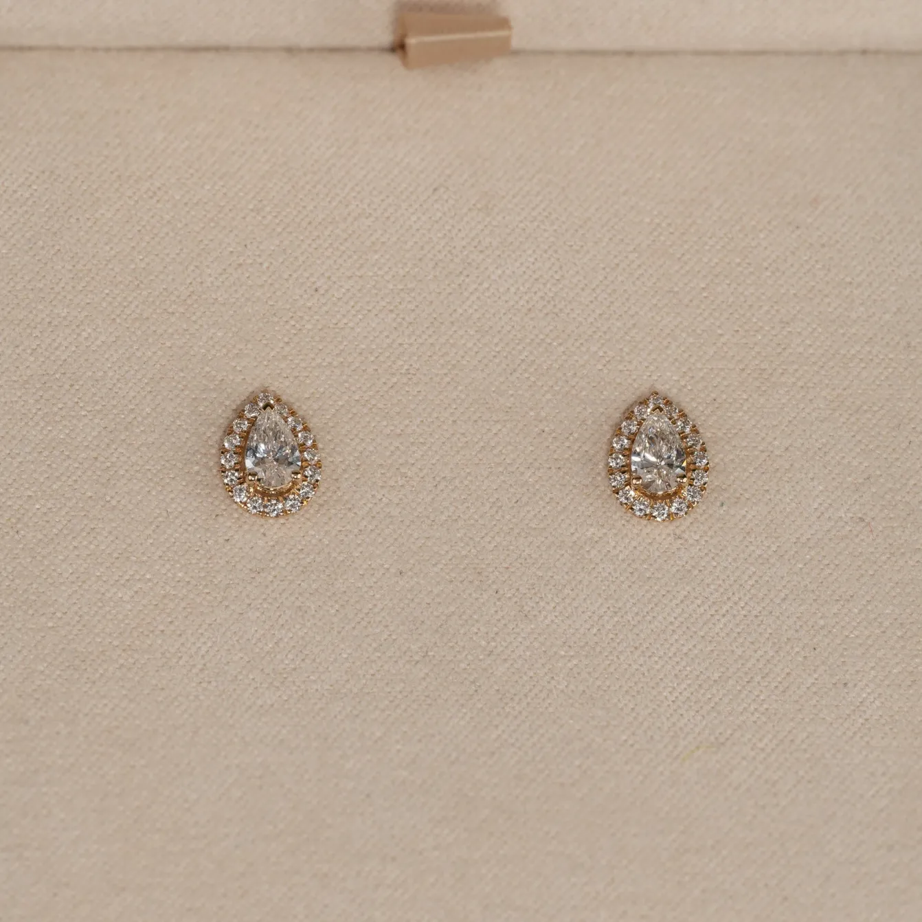 HALO PEAR DIAMOND STUD EARRING - 0.7ct - YG