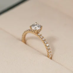 HIDDEN-HALO DIAMOND RING - 0.8ct - YG
