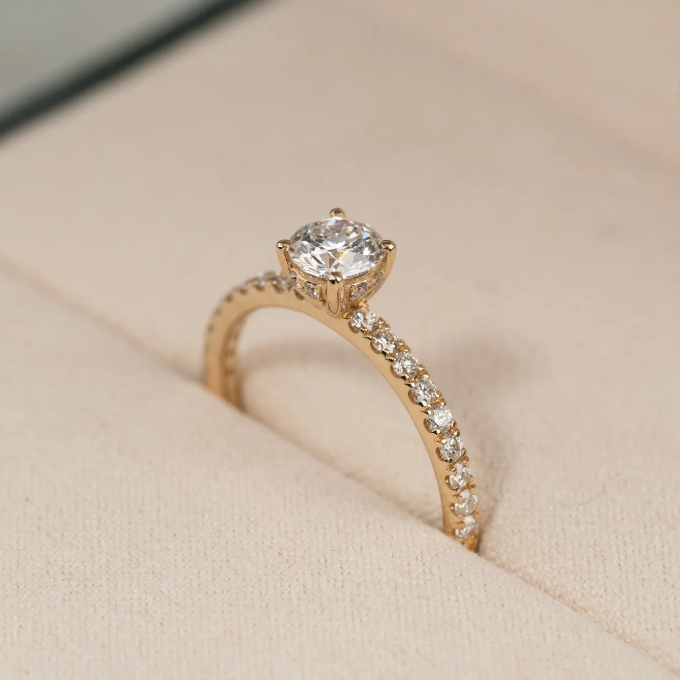 HIDDEN-HALO DIAMOND RING - 0.8ct - YG