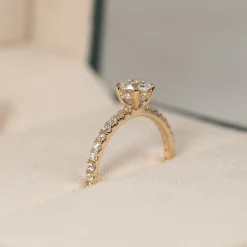 HIDDEN-HALO DIAMOND RING - 0.8ct - YG