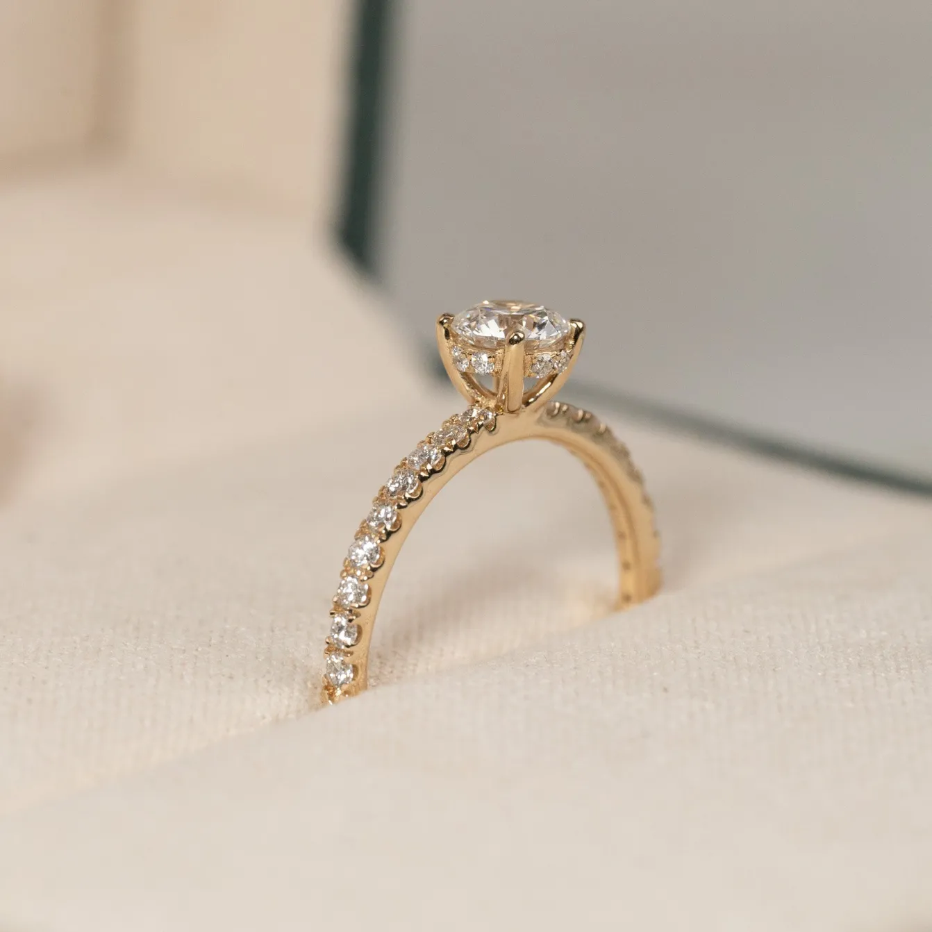 HIDDEN-HALO DIAMOND RING - 0.8ct - YG