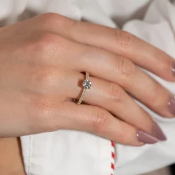 HIDDEN-HALO DIAMOND RING - 0.8ct - YG