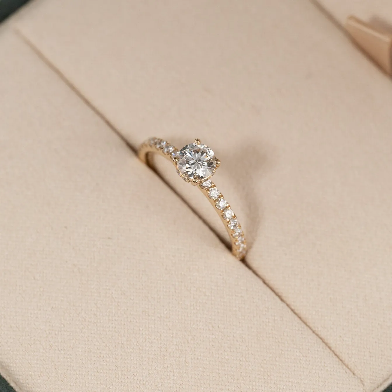HIDDEN-HALO DIAMOND RING - 0.8ct - YG