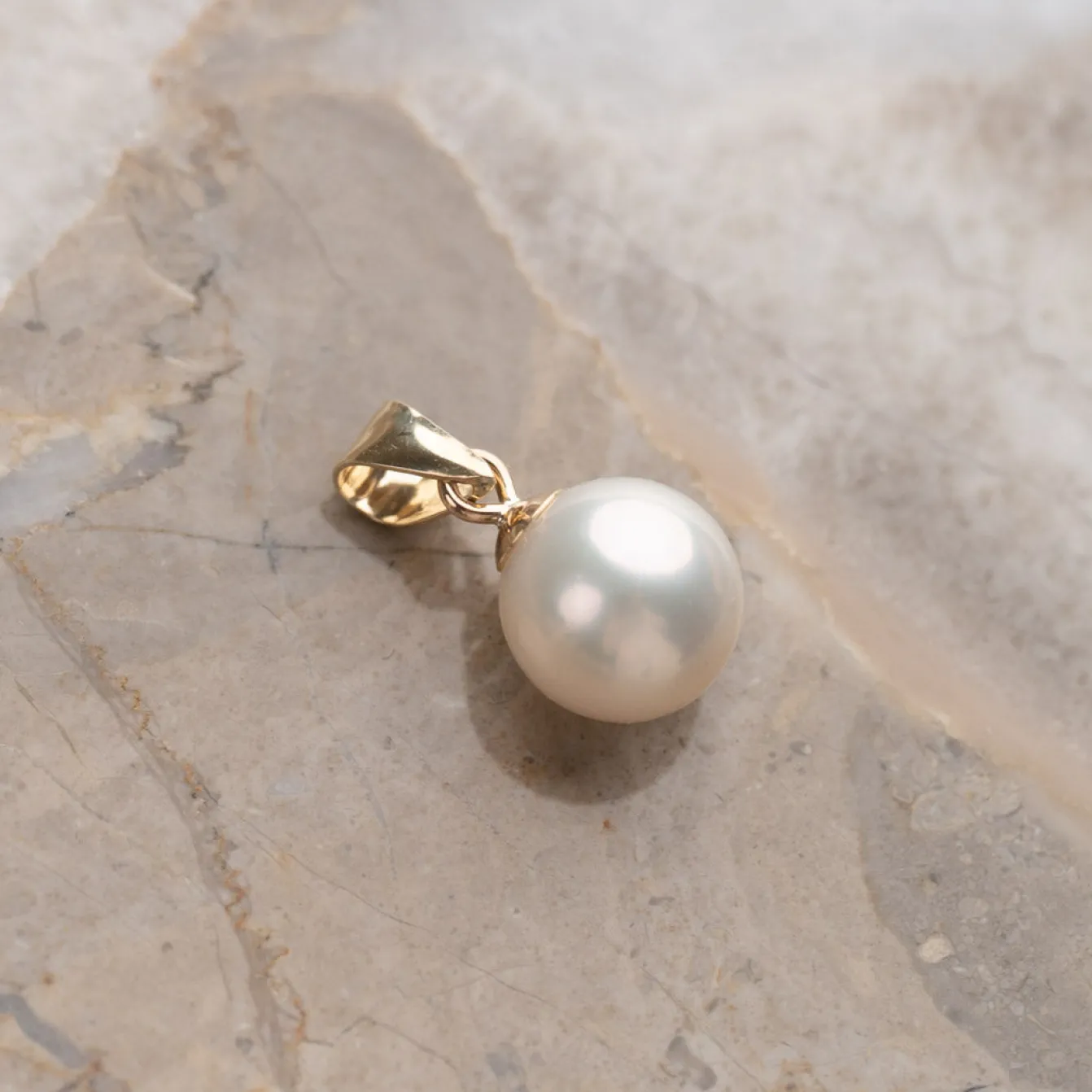 INA PEARL SOLID GOLD PENDANT