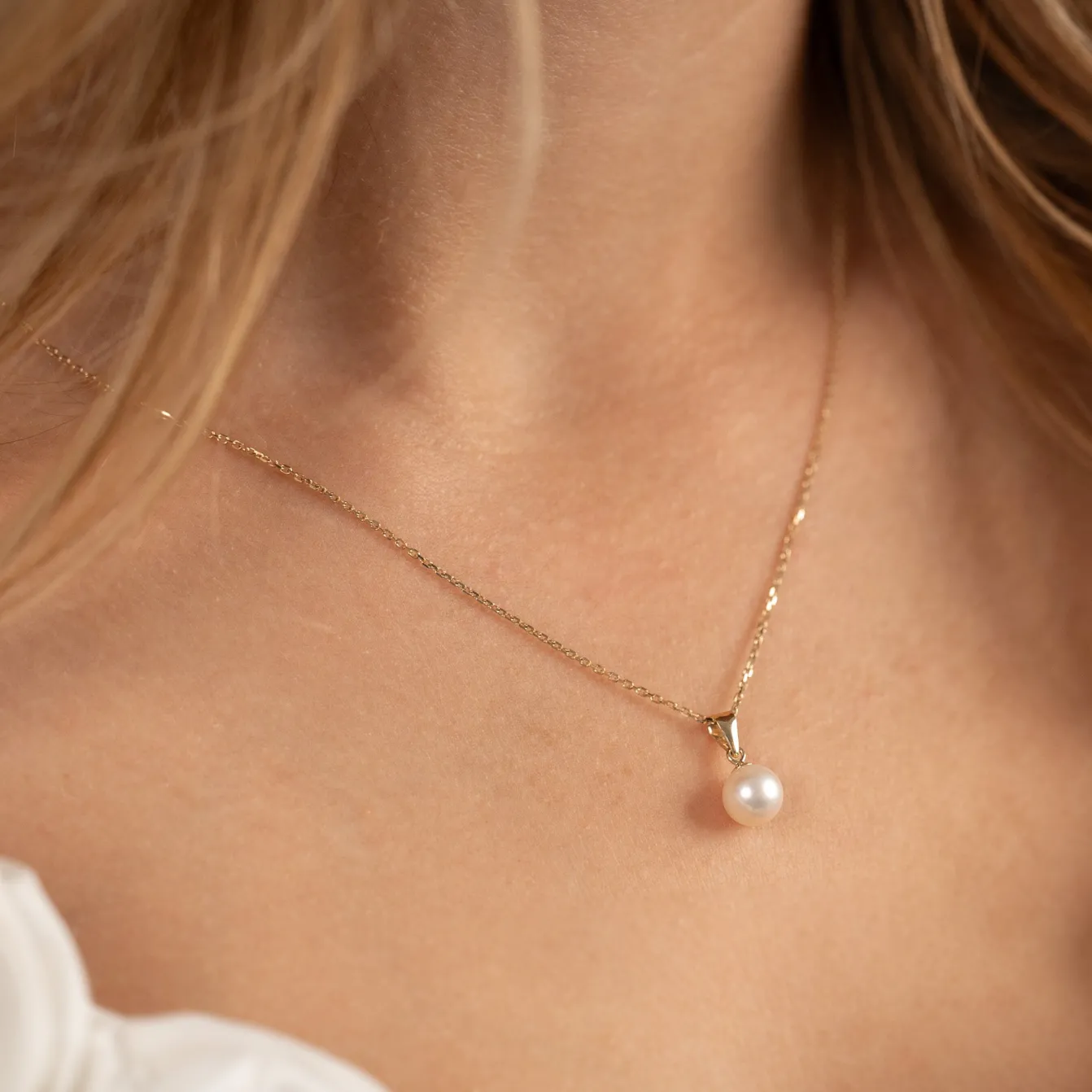 INA PEARL SOLID GOLD PENDANT