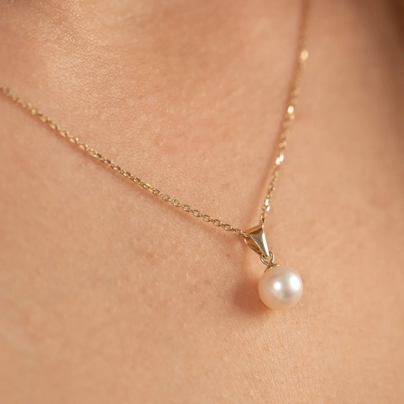 INA PEARL SOLID GOLD PENDANT