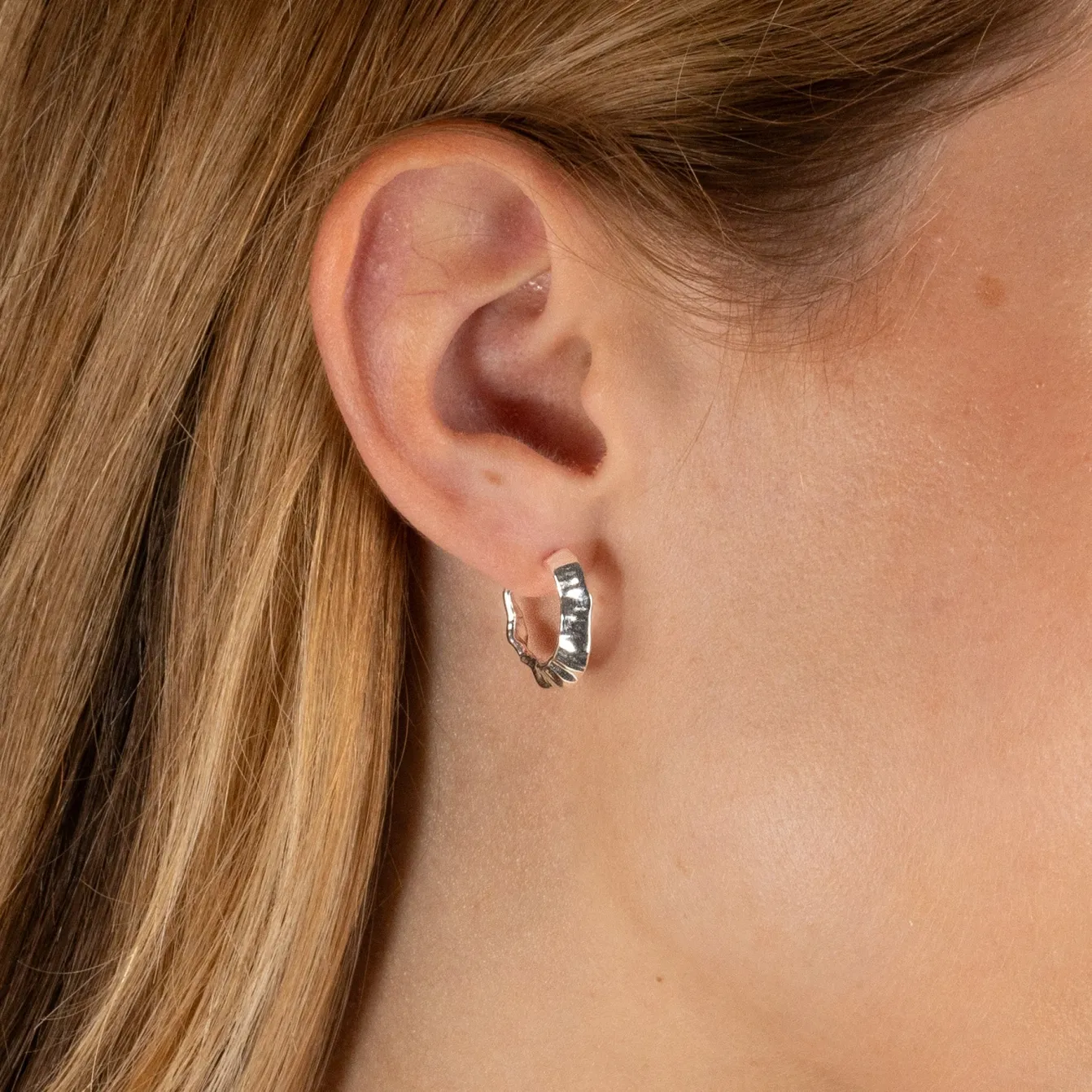 JULIE SILVER CREOL EARRING