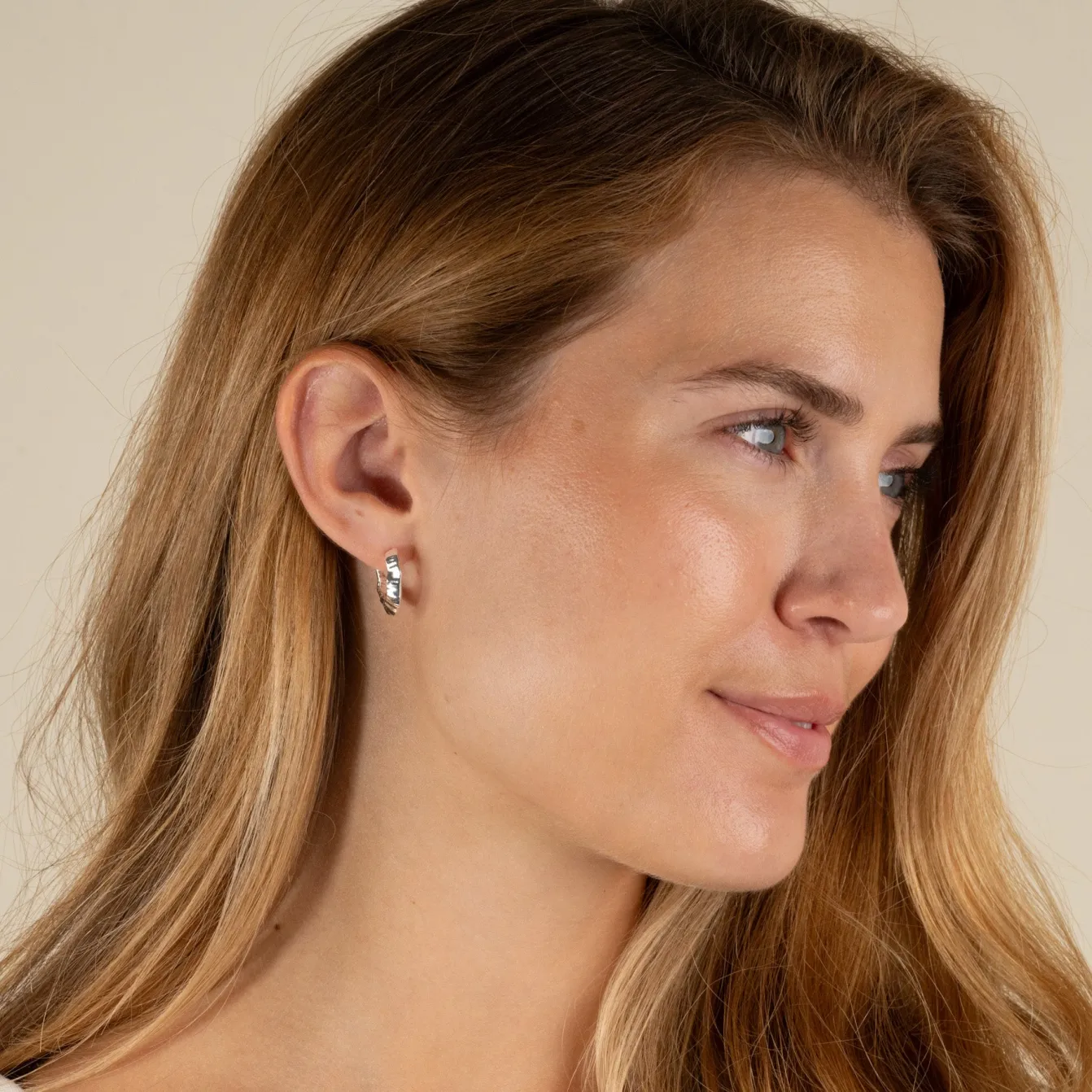 JULIE SILVER CREOL EARRING
