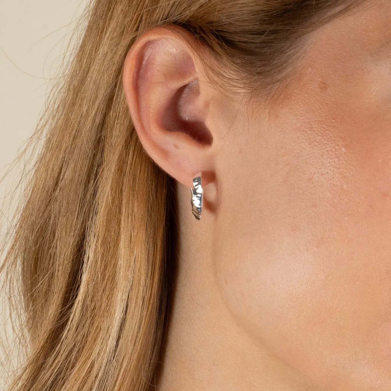 JULIE SILVER CREOL EARRING