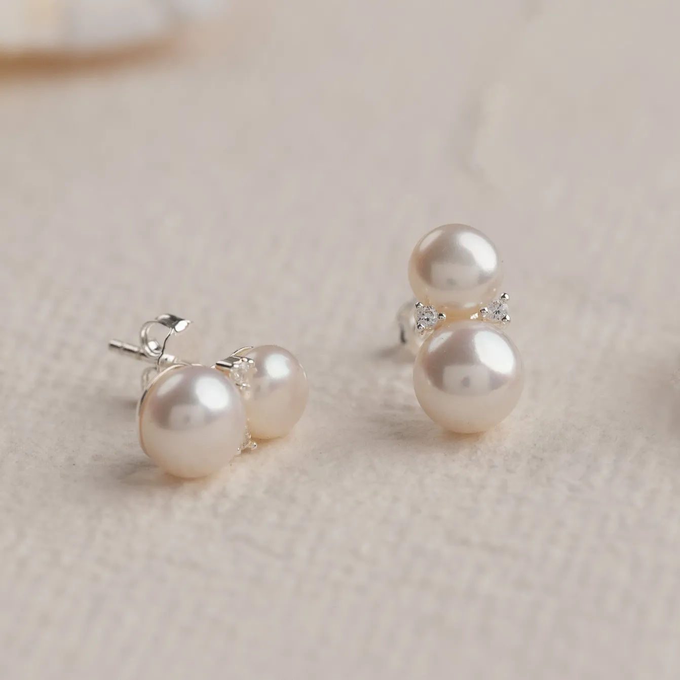 KELLY PEARL SILVER EARRING