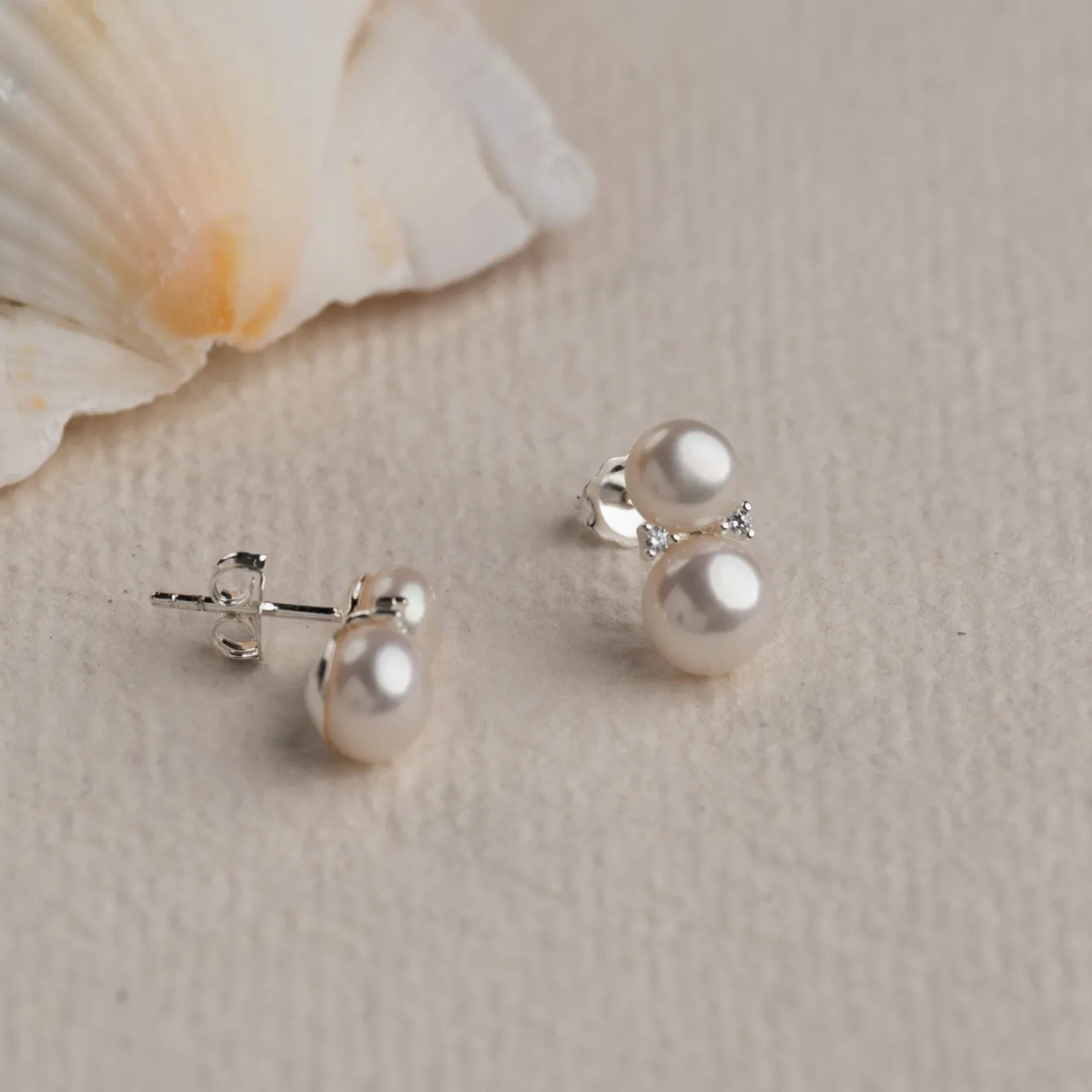 KELLY PEARL SILVER EARRING