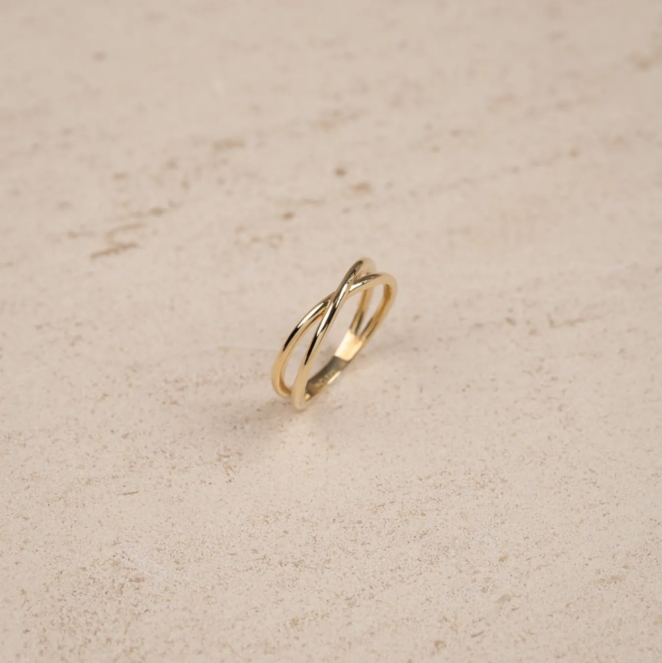 LARISSA SOLID GOLD RING