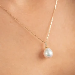 LAURINE PEARL SOLID GOLD PENDANT