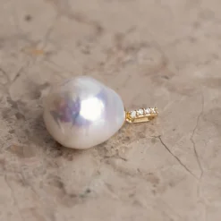 LAURINE PEARL SOLID GOLD PENDANT