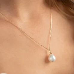 LAURINE PEARL SOLID GOLD PENDANT