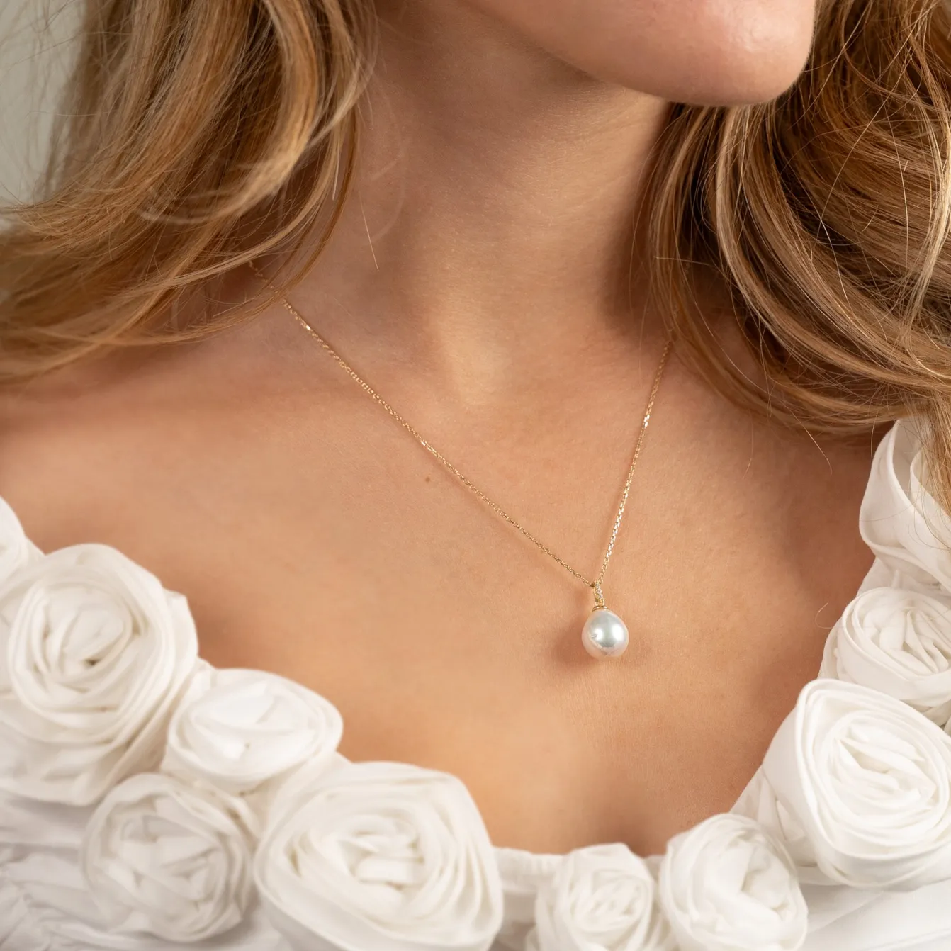 LAURINE PEARL SOLID GOLD PENDANT