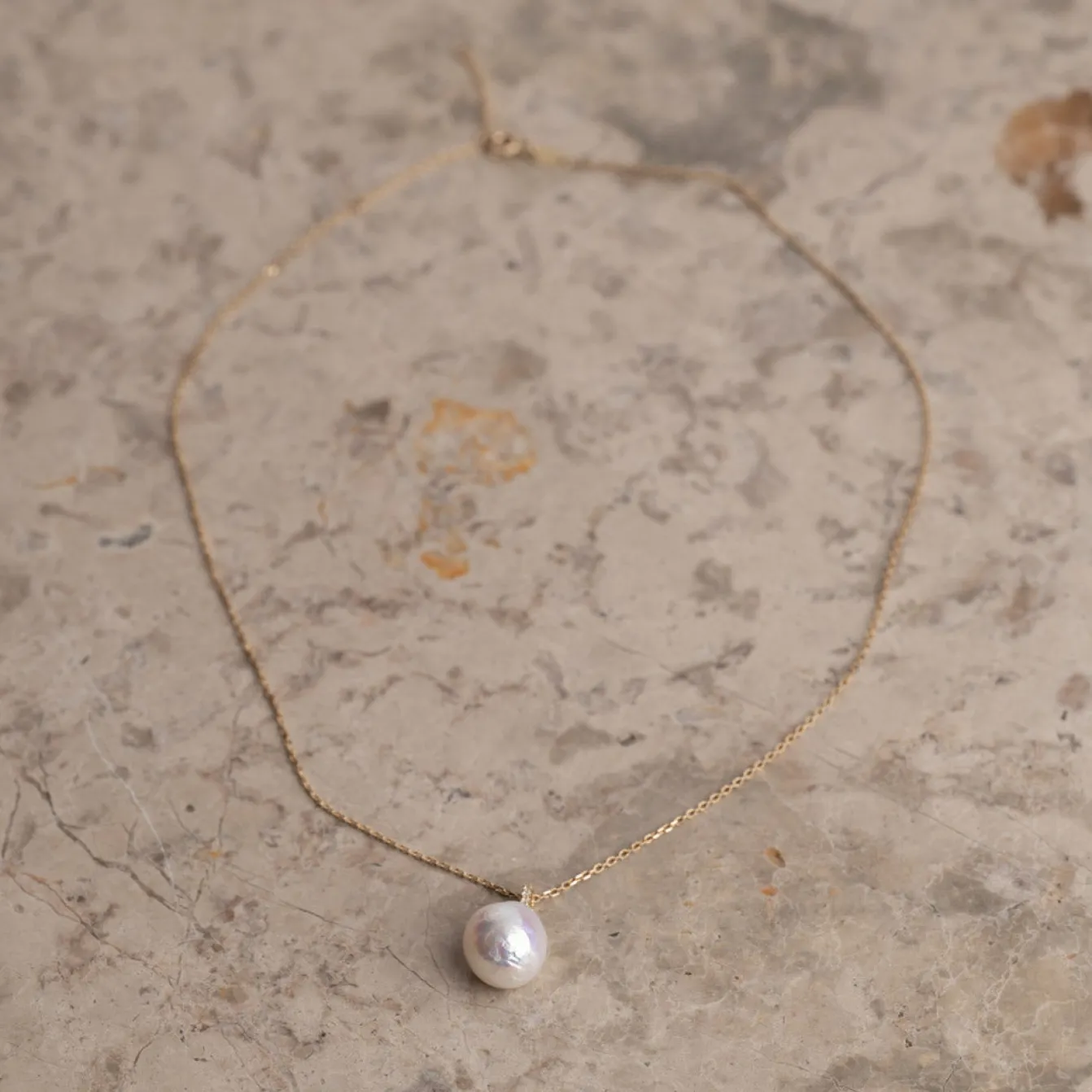 LAURINE PEARL SOLID GOLD PENDANT