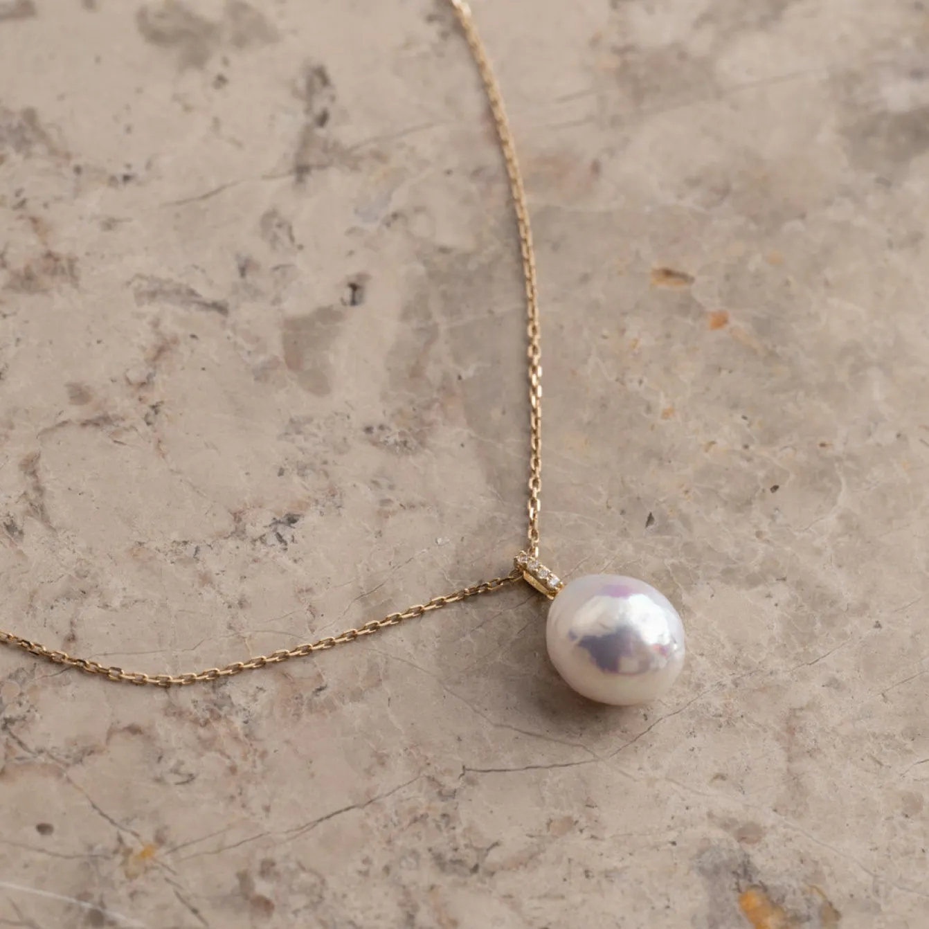 LAURINE PEARL SOLID GOLD PENDANT