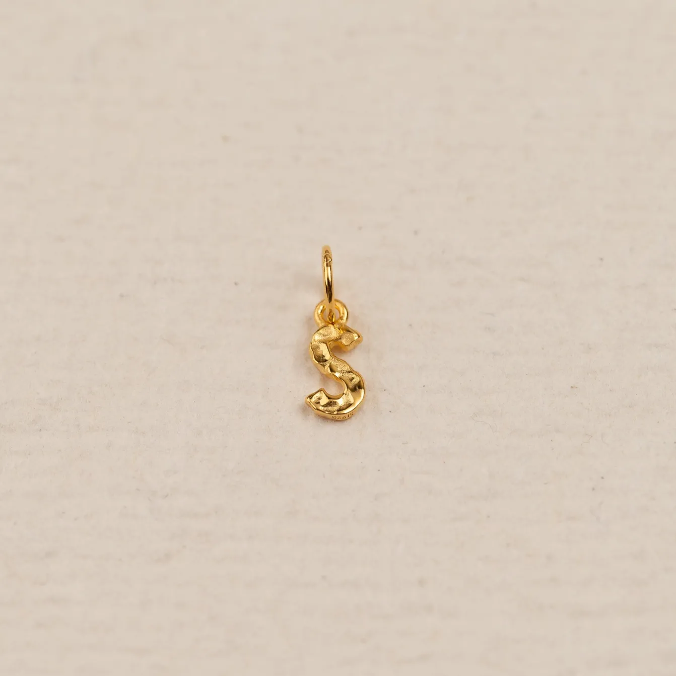 LETTER MOLTEN GOLDEN PENDANT