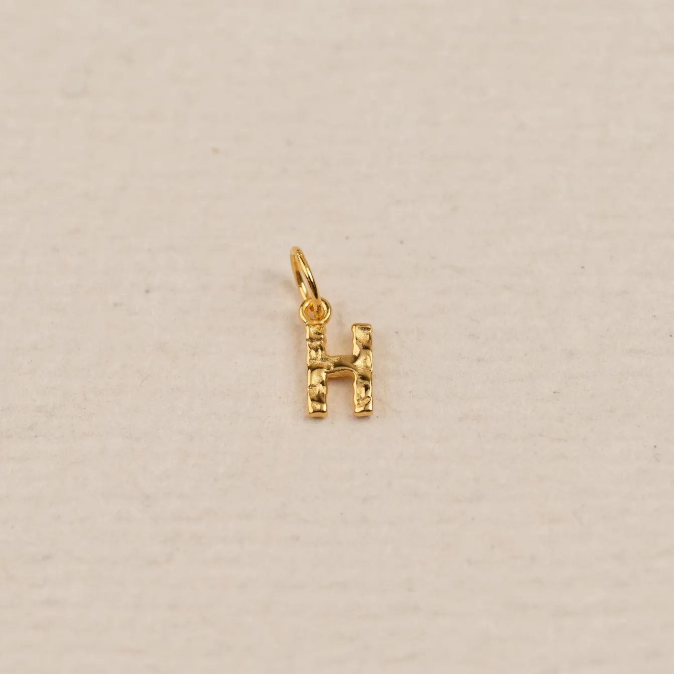 LETTER MOLTEN GOLDEN PENDANT
