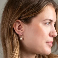 LILIBET PEARL CRYSTAL SOLID GOLD HOOK EARRING - Sisi Copenhagen