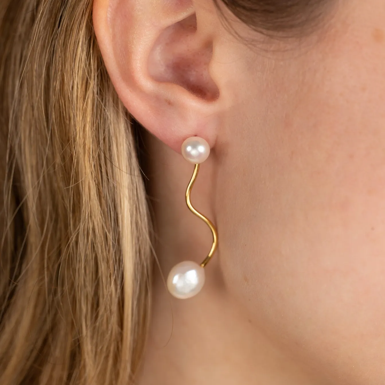 LINA PEARL GOLDEN EARRING