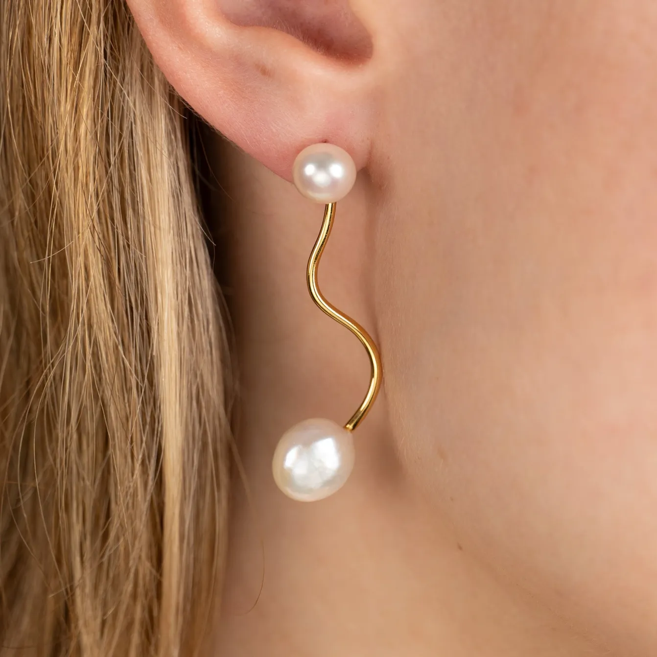 LINA PEARL GOLDEN EARRING
