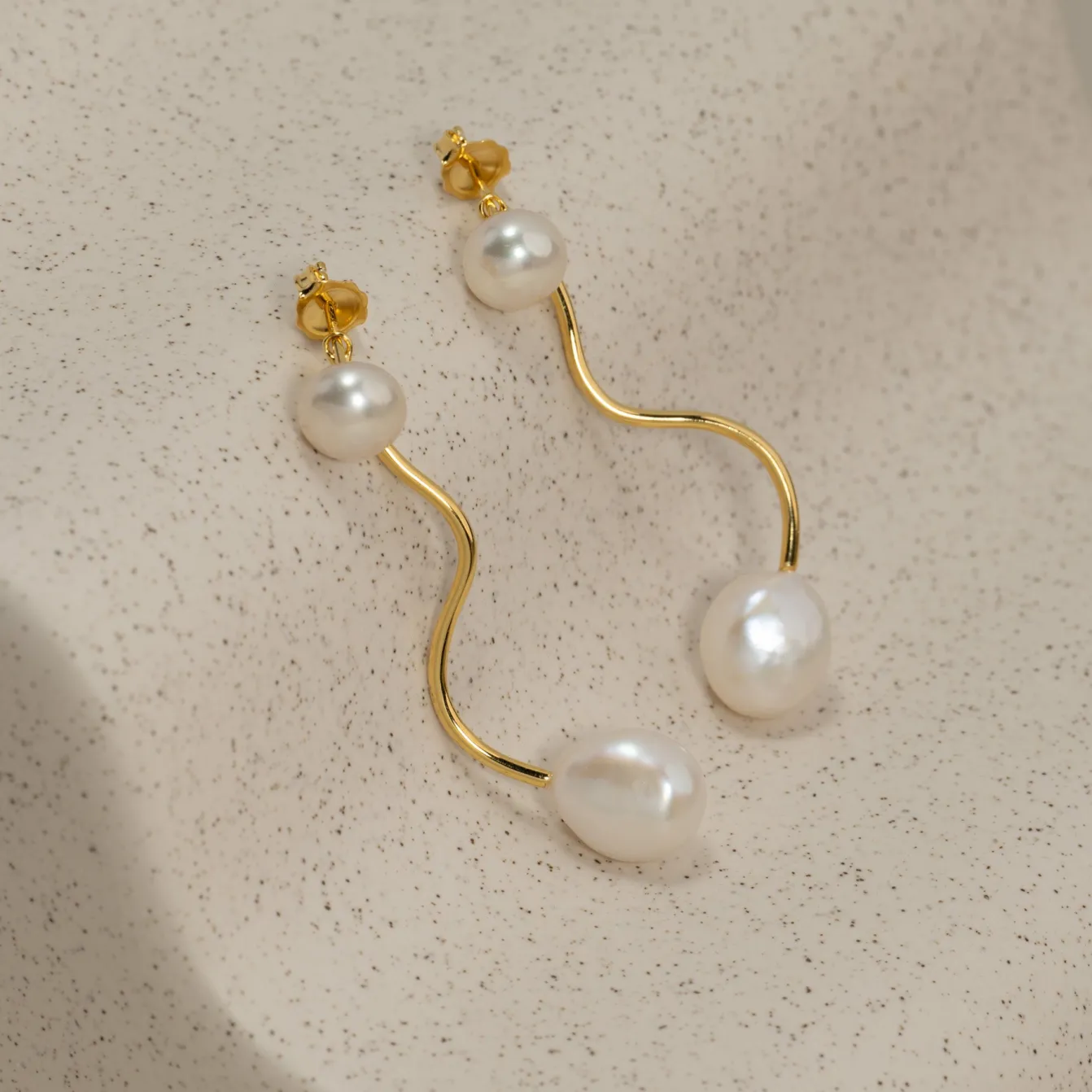LINA PEARL GOLDEN EARRING