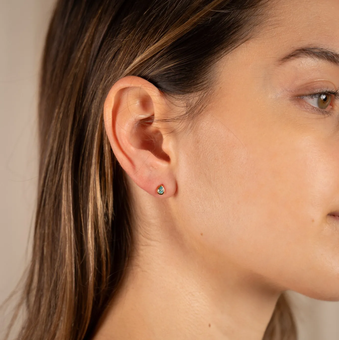 LOLA BLUE GOLDEN STUD EARRING