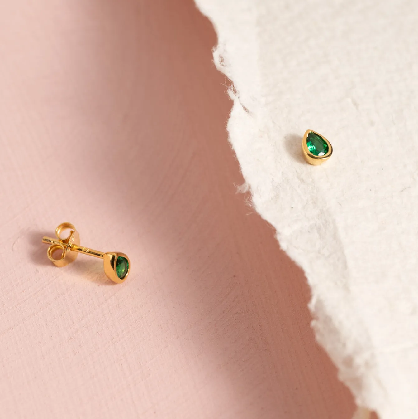 LOLA GREEN GOLDEN STUD EARRING