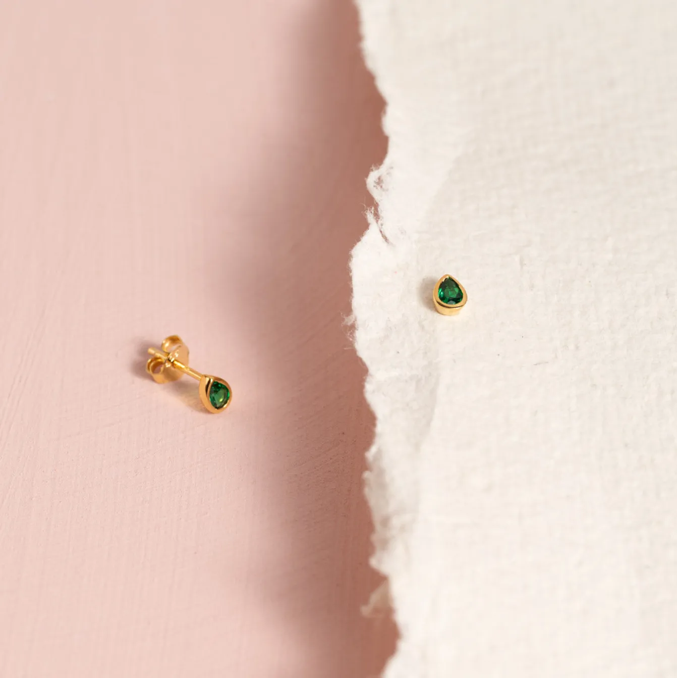 LOLA GREEN GOLDEN STUD EARRING