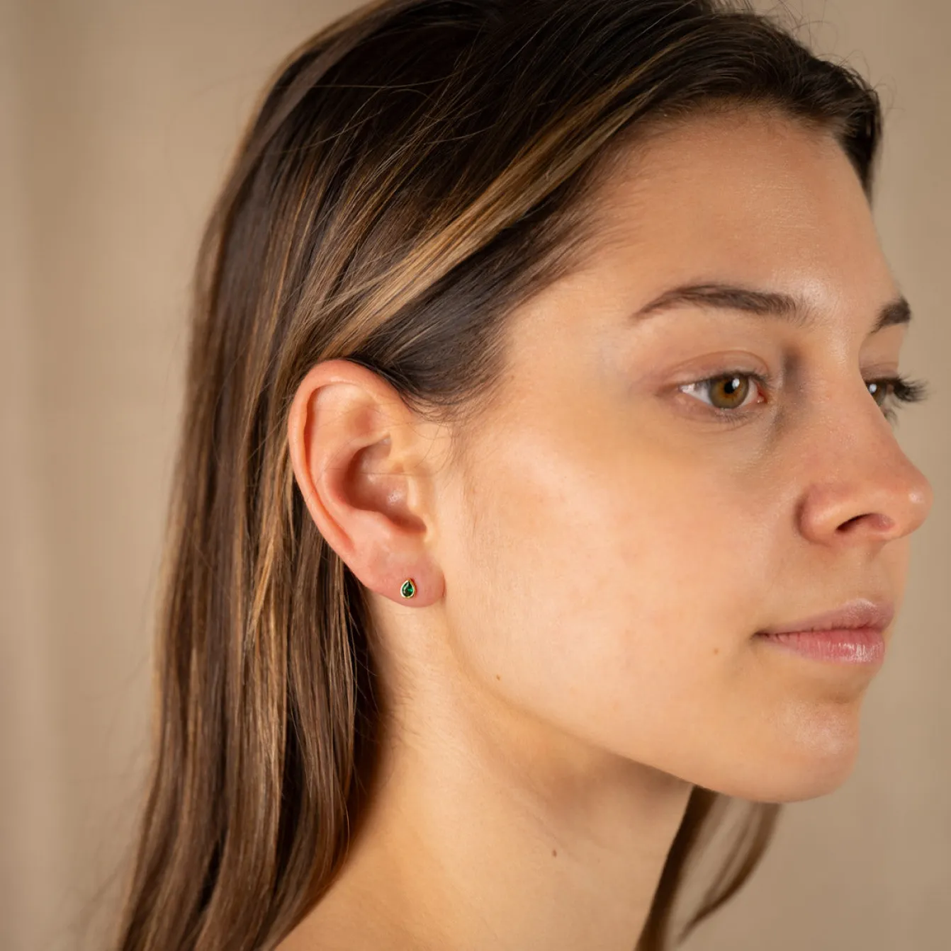 LOLA GREEN GOLDEN STUD EARRING