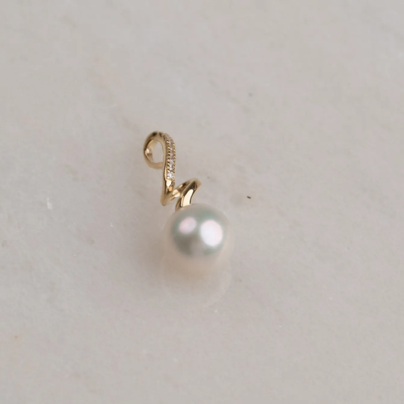 LORA PEARL DIAMOND SOLID GOLD PENDANT